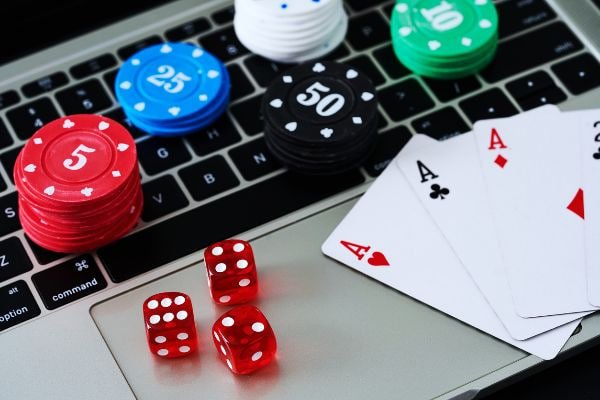 Filipino sports fan checking betting odds on cassino plus sportsbook via mobile phone